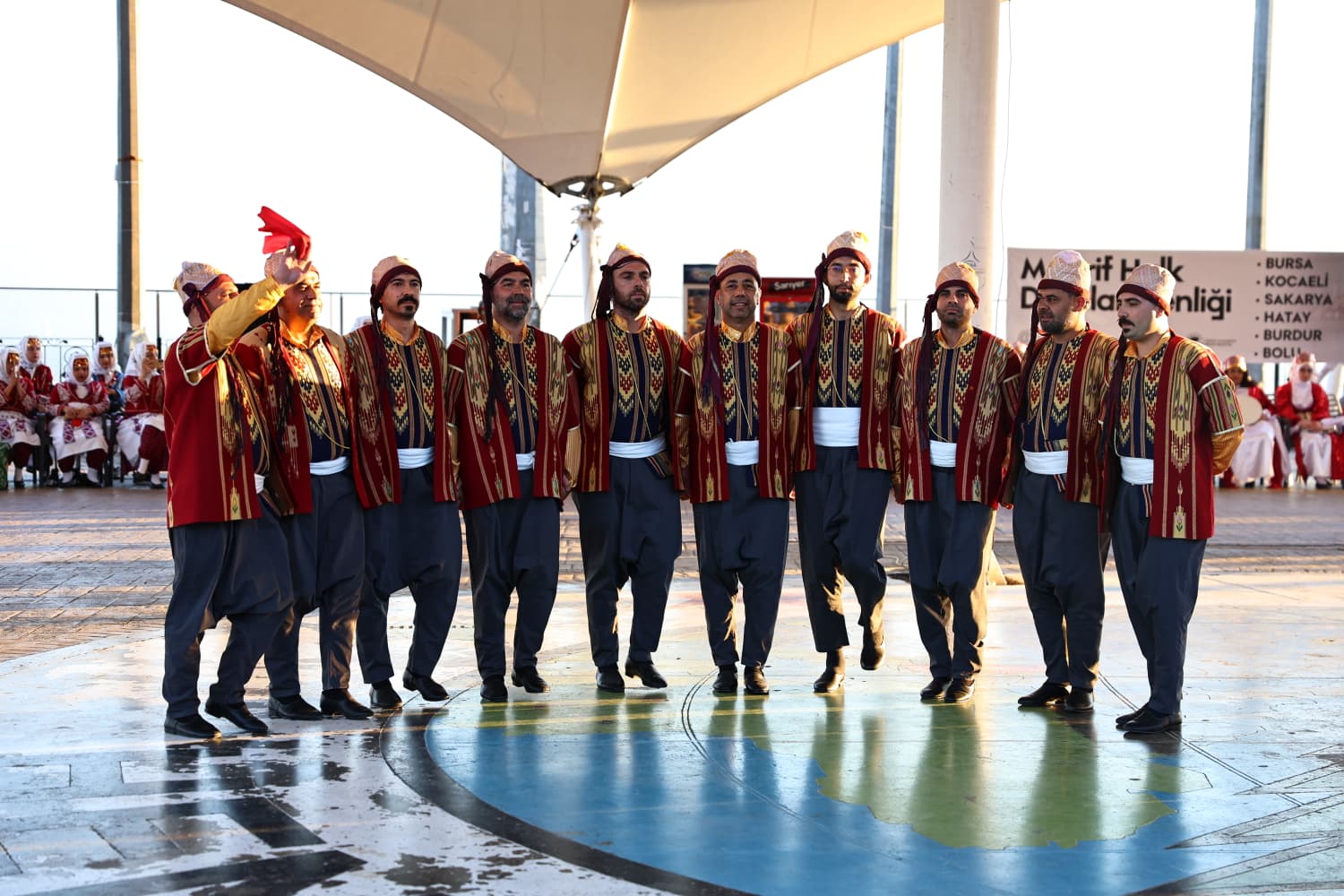 Bayraktepe’de Maarif Halk Dansları Şenliği Büyük Beğeni Topladı