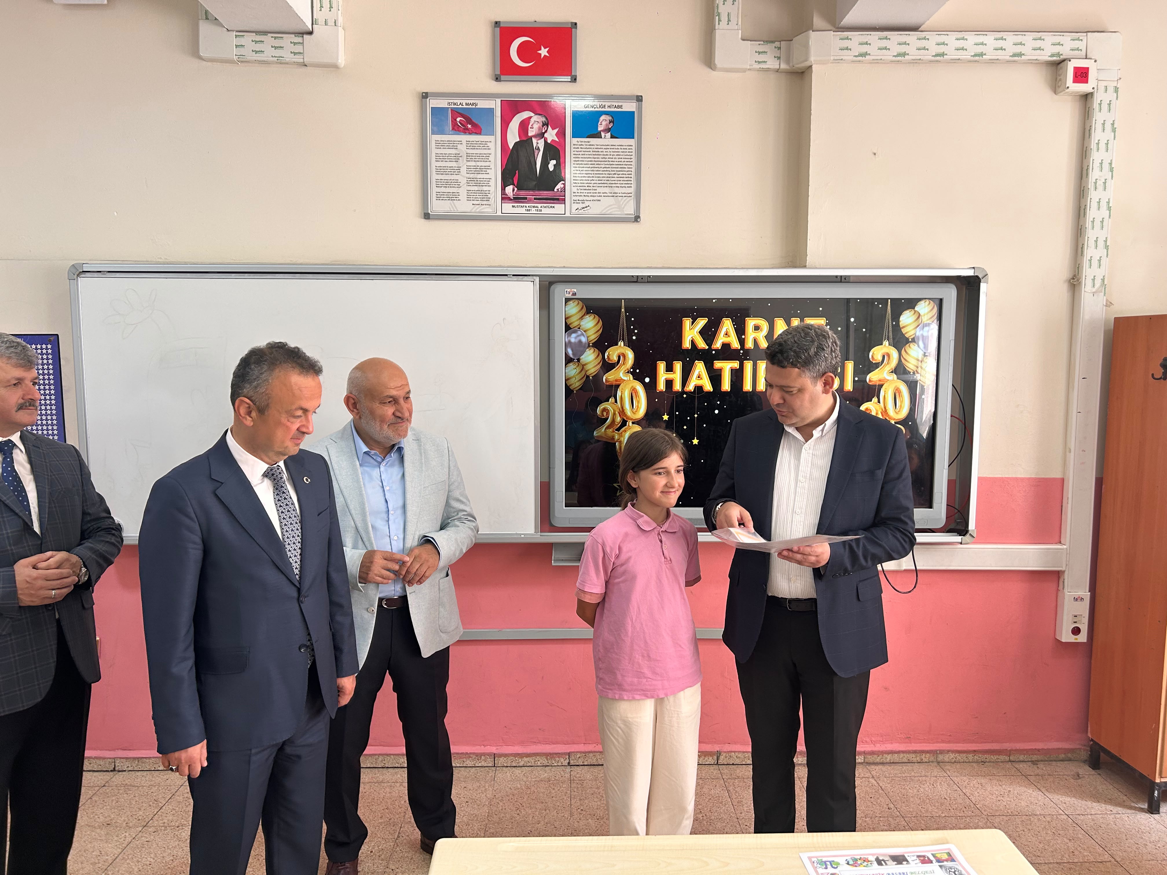 Hendek Protokolü Karne Heyecanına Ortak Oldu