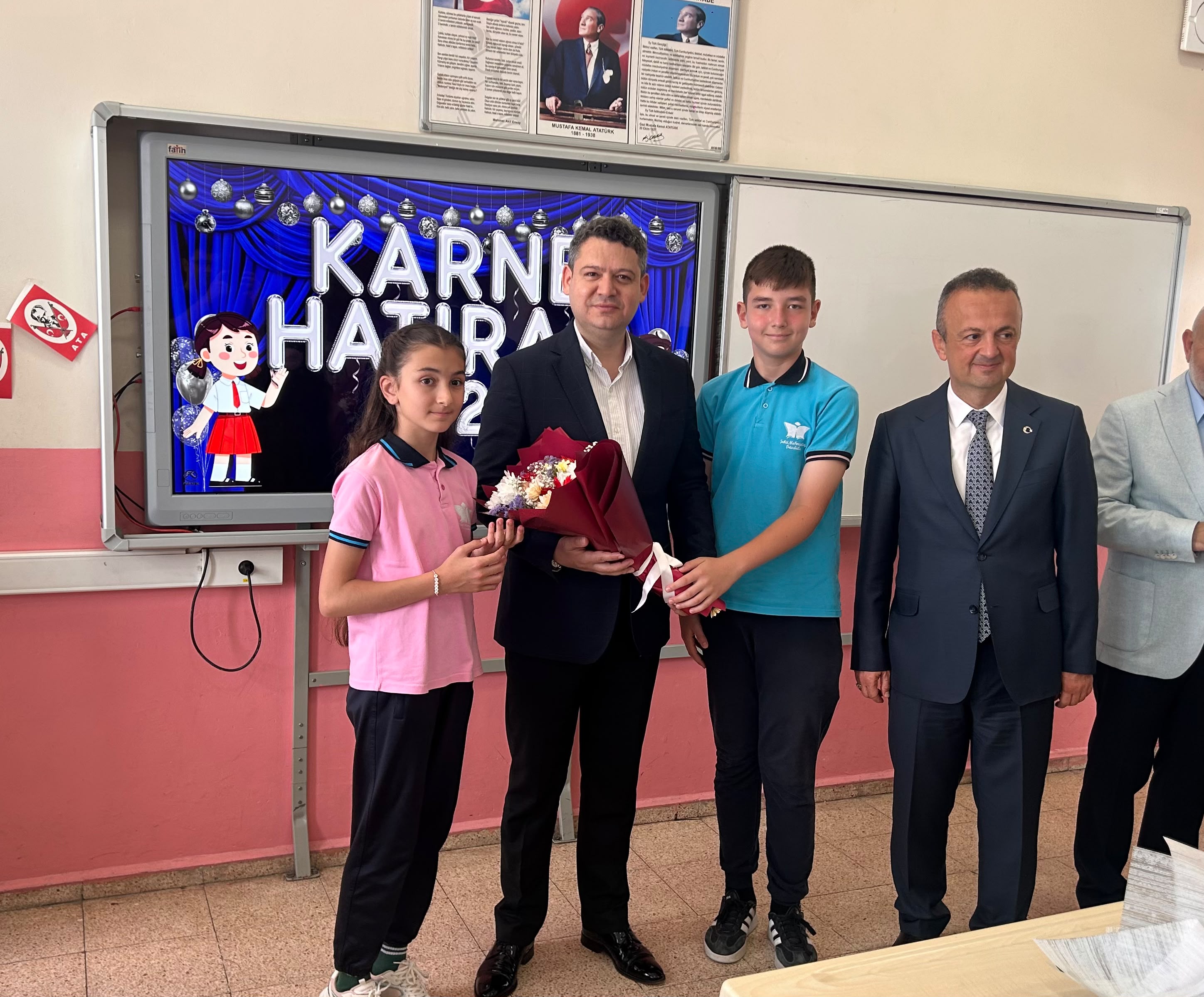 Hendek Protokolü Karne Heyecanına Ortak Oldu