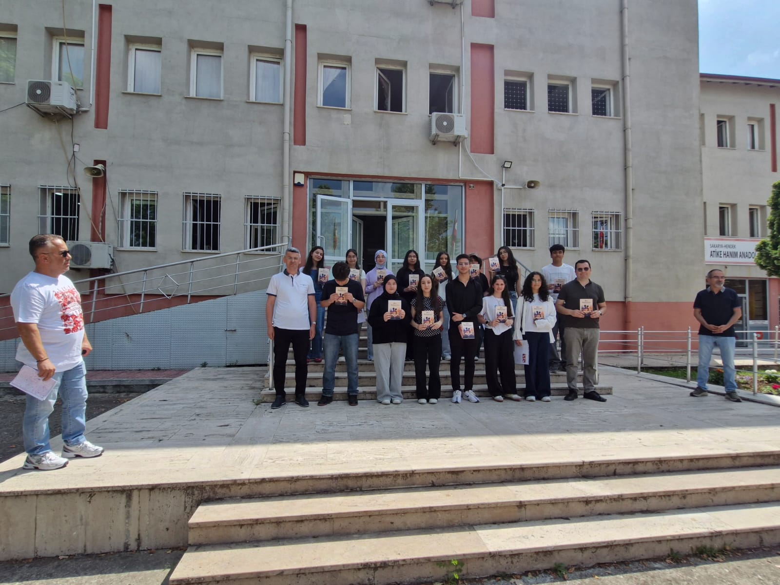 Genç Kalemlerin Edebî Yolculuğu Kitapla Taçlandı Genç Kalemlerden Hikâyeler Yayımlandı