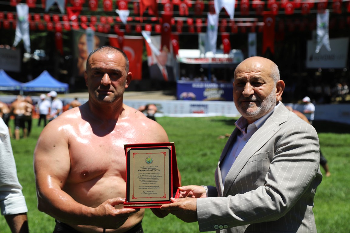 SELMAN DEDE ER MEYDANINDA ZİRVE YİNE SERDAR YILDIRIM’IN