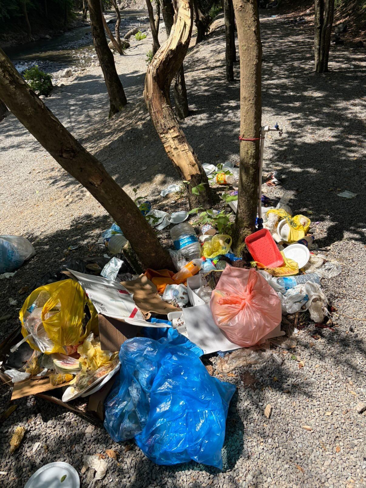 Kadifekale Deresi Çöplüğe Döndü