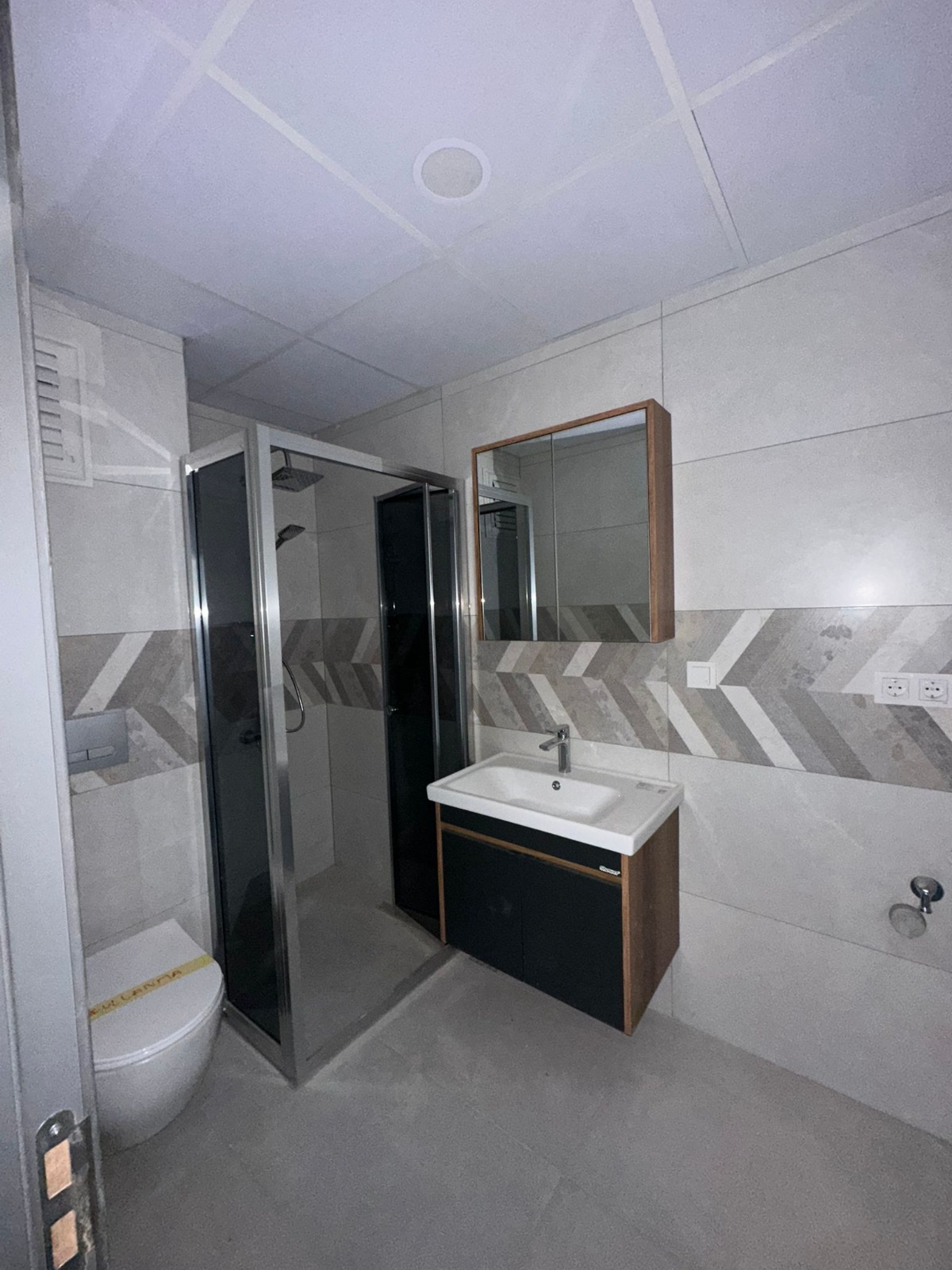 YENİ  MAHALLEDE  2+1 90 M² SATILIK LÜKS DAİRE