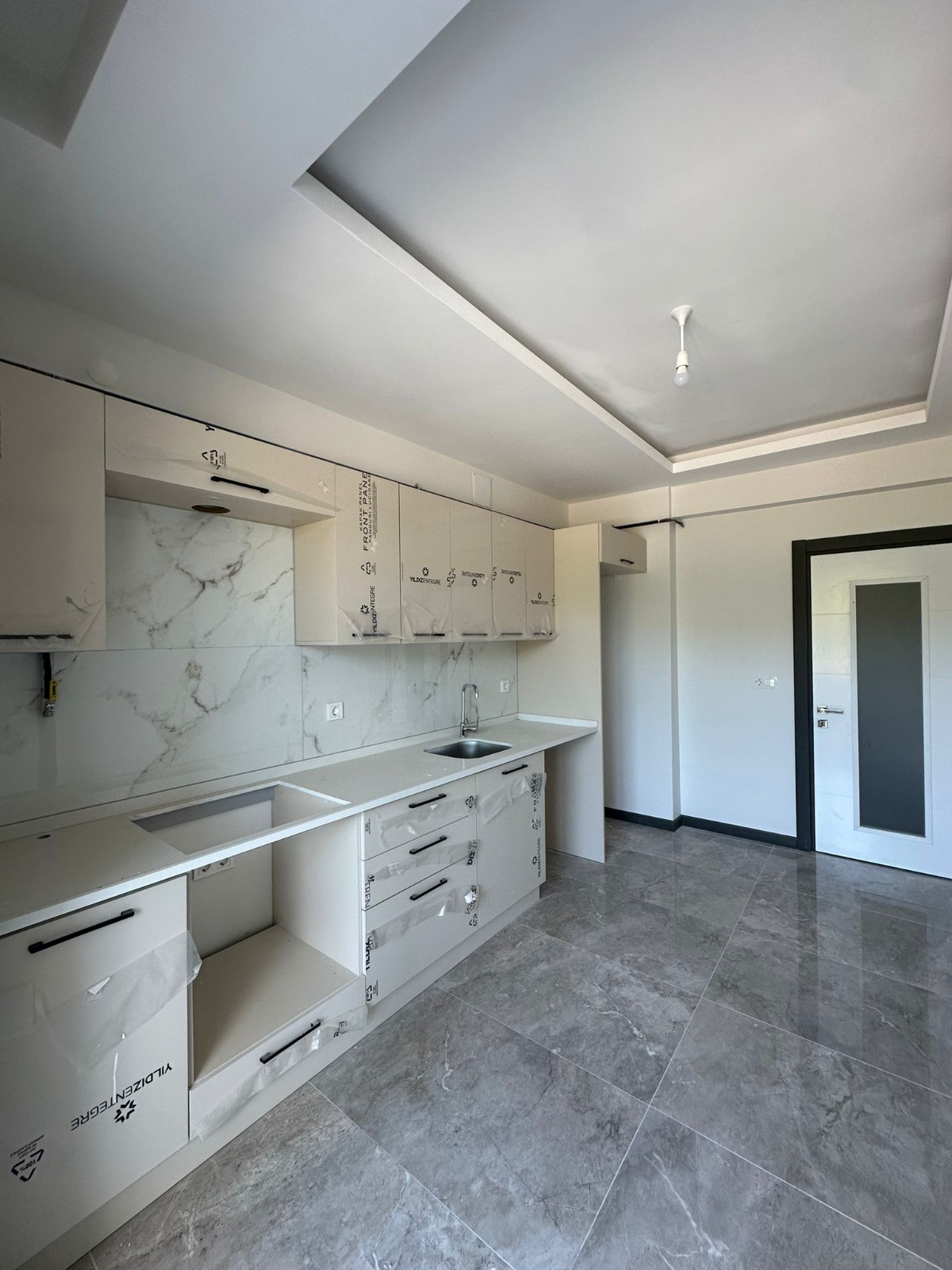 YENİ  MAHALLEDE  2+1 90 M² SATILIK LÜKS DAİRE