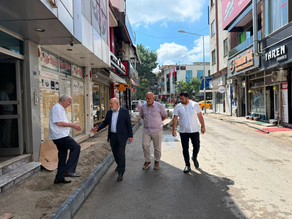 HENDEK’TE SOKAK SOKAK HİZMET SEFERBERLİĞİ DEVAM EDİYOR