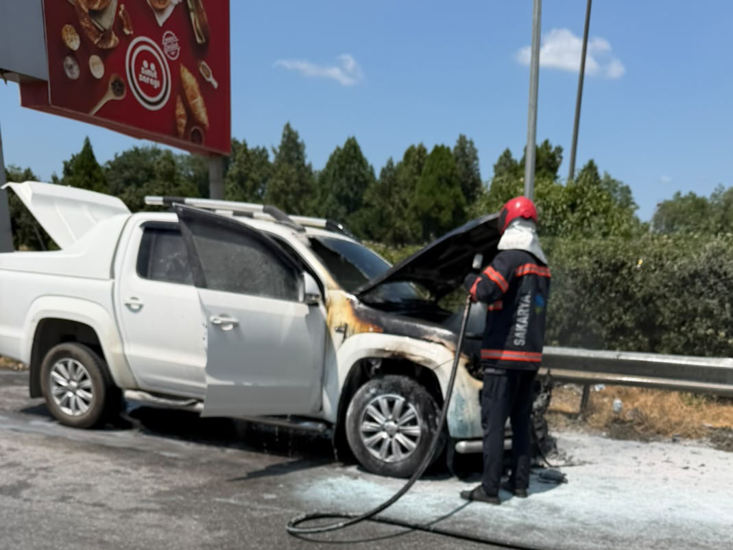 TEM Otoyolu'nda Araç Yangını Paniği