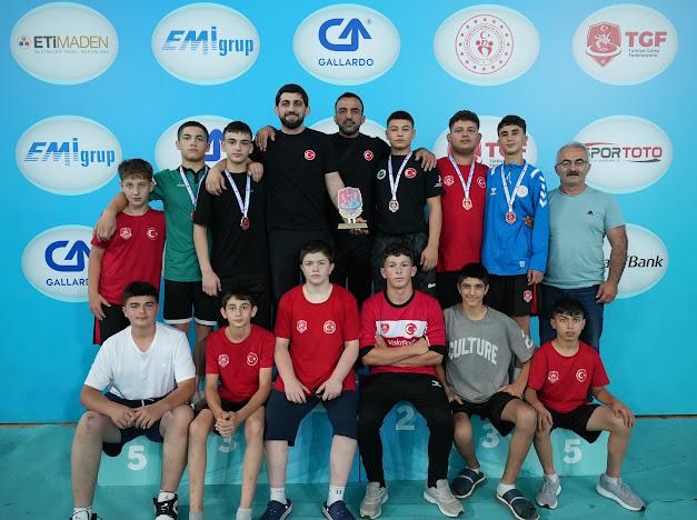 HENDEK OLİMPİK SPOR KULÜBÜ MİNİKLER GÜREŞ TÜRKİYE ŞAMPİYONASINDAN BAŞARI İLE DÖNDÜ