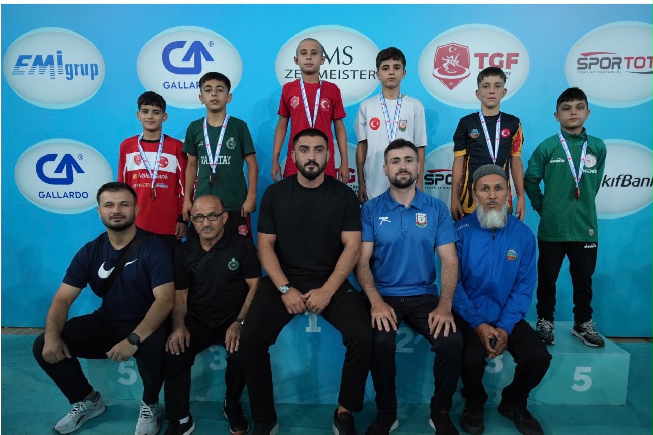 Hendek Anadolu İmam Hatip Lisesi Öğrencilerinden Türkiye Şampiyonasında Madalya Yağmuru