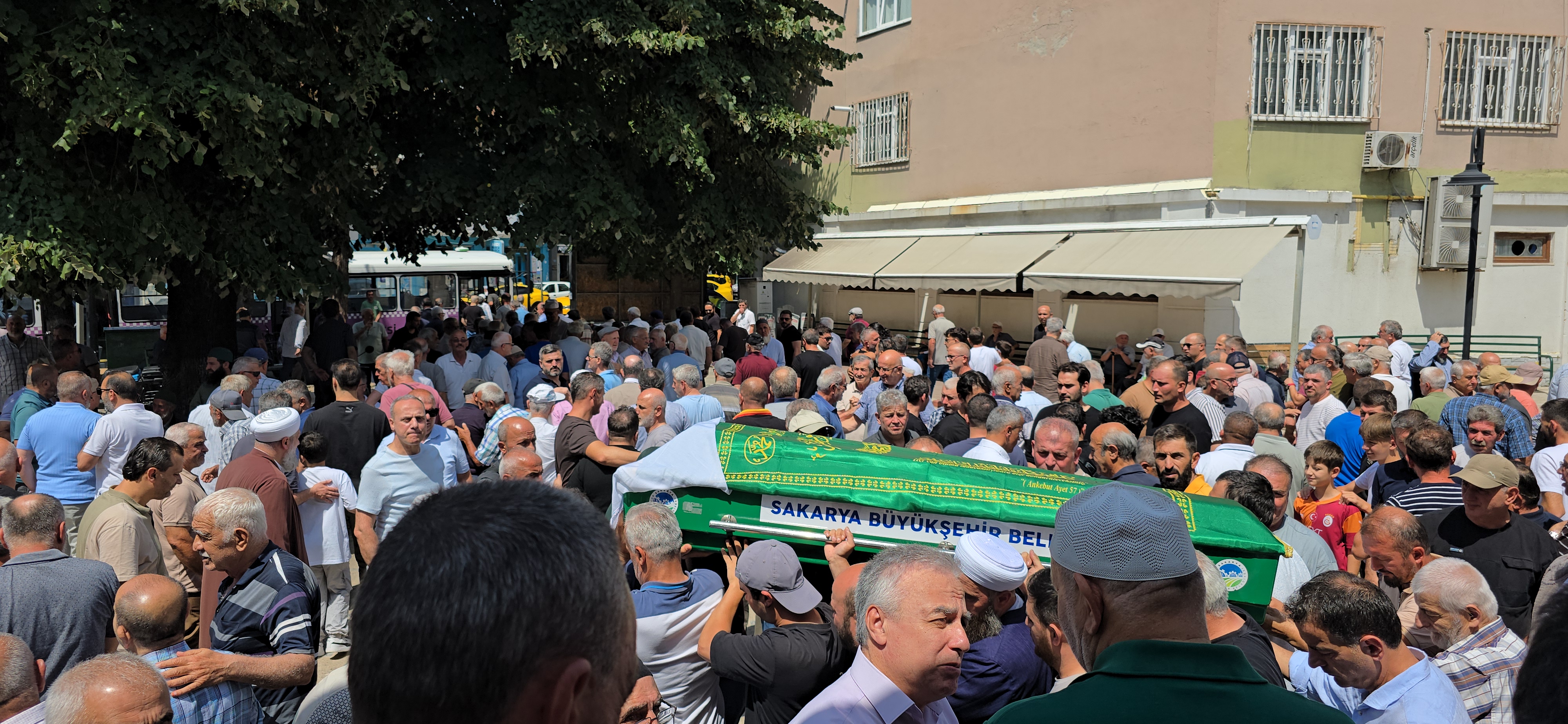 Emine teyze dualarla son yolculuğuna uğurlandı