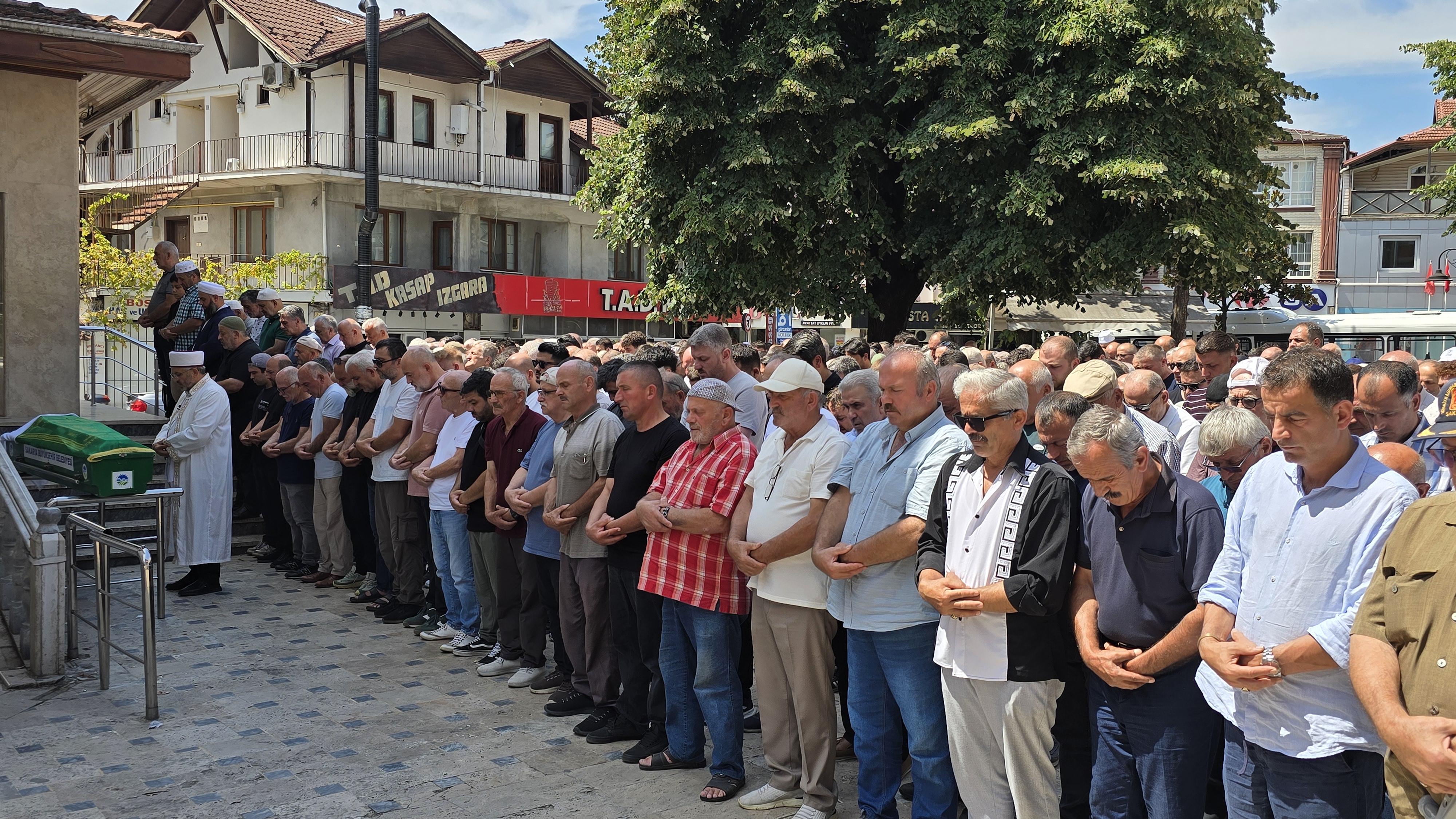Emine teyze dualarla son yolculuğuna uğurlandı