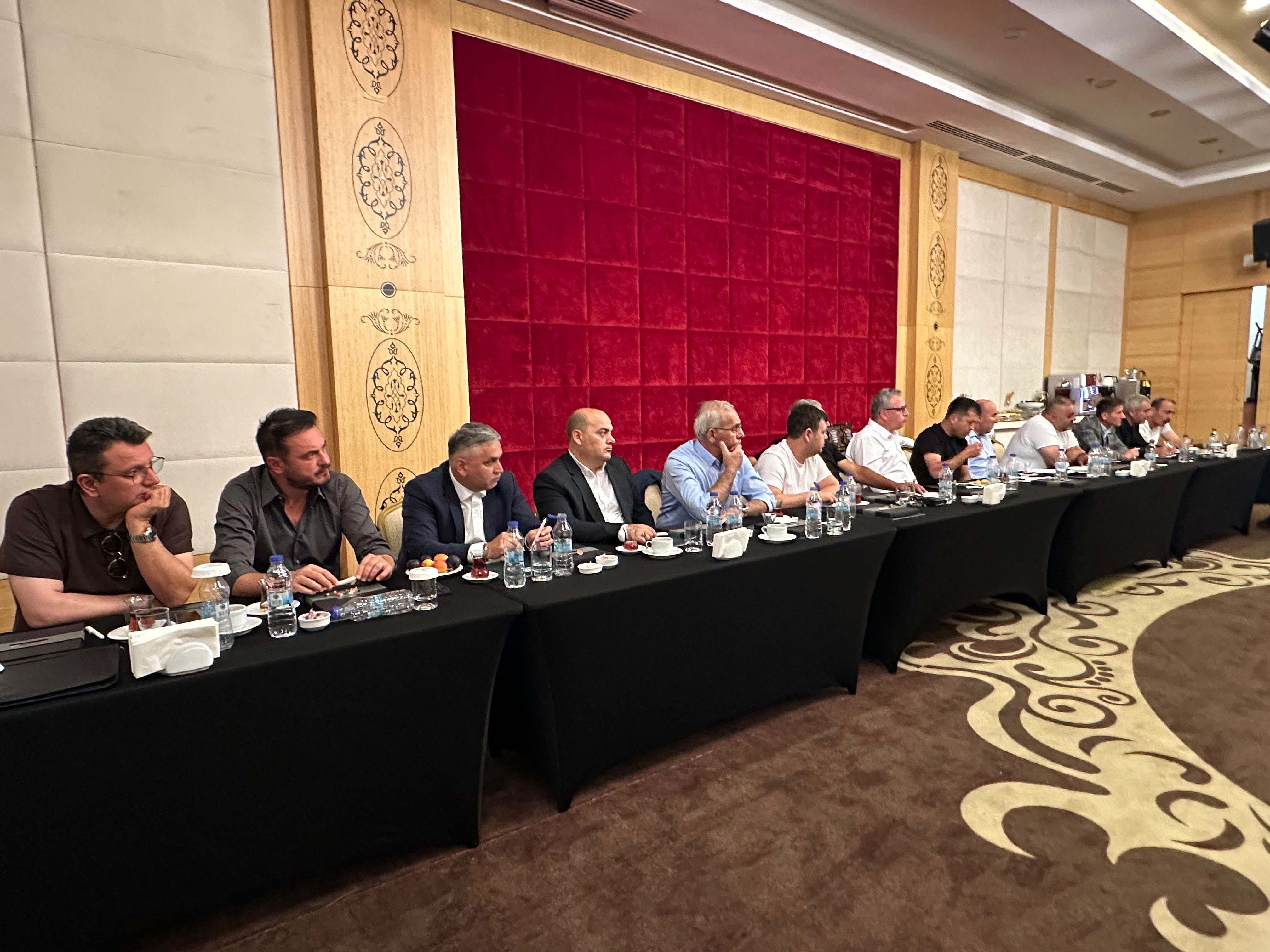 MHP SAKARYA TEŞKİLATI ABANT’TA KAMPA GİRDİ