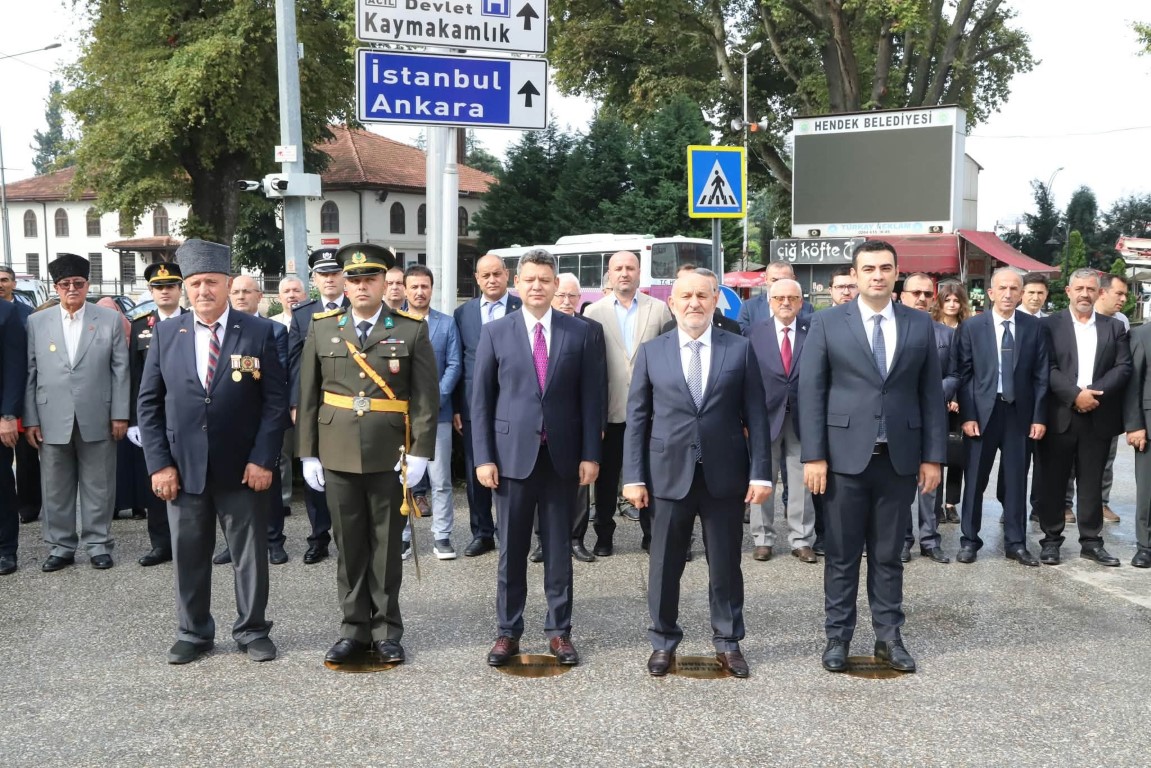 BÜYÜK ZAFERİN 104. YILI HENDEK’TE KUTLANDI