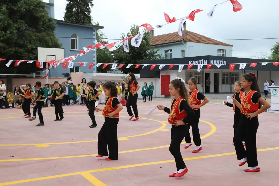 Hendek’te Yeni Eğitim Yılı Başladı, Okullarda Güvenlik Tedbirleri Artırıldı