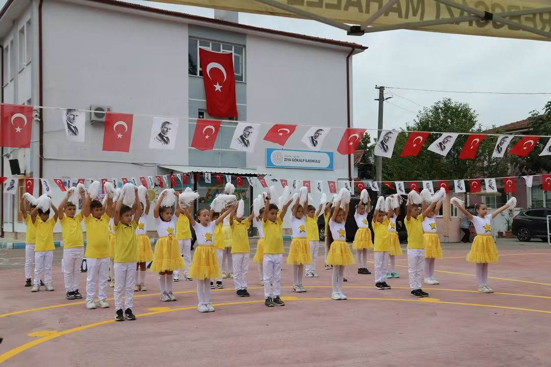 Hendek’te Yeni Eğitim Yılı Başladı, Okullarda Güvenlik Tedbirleri Artırıldı