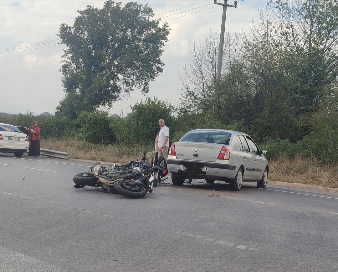 TEM Bağlantı Yolunda Otomobil ile Motosiklet Çarpıştı