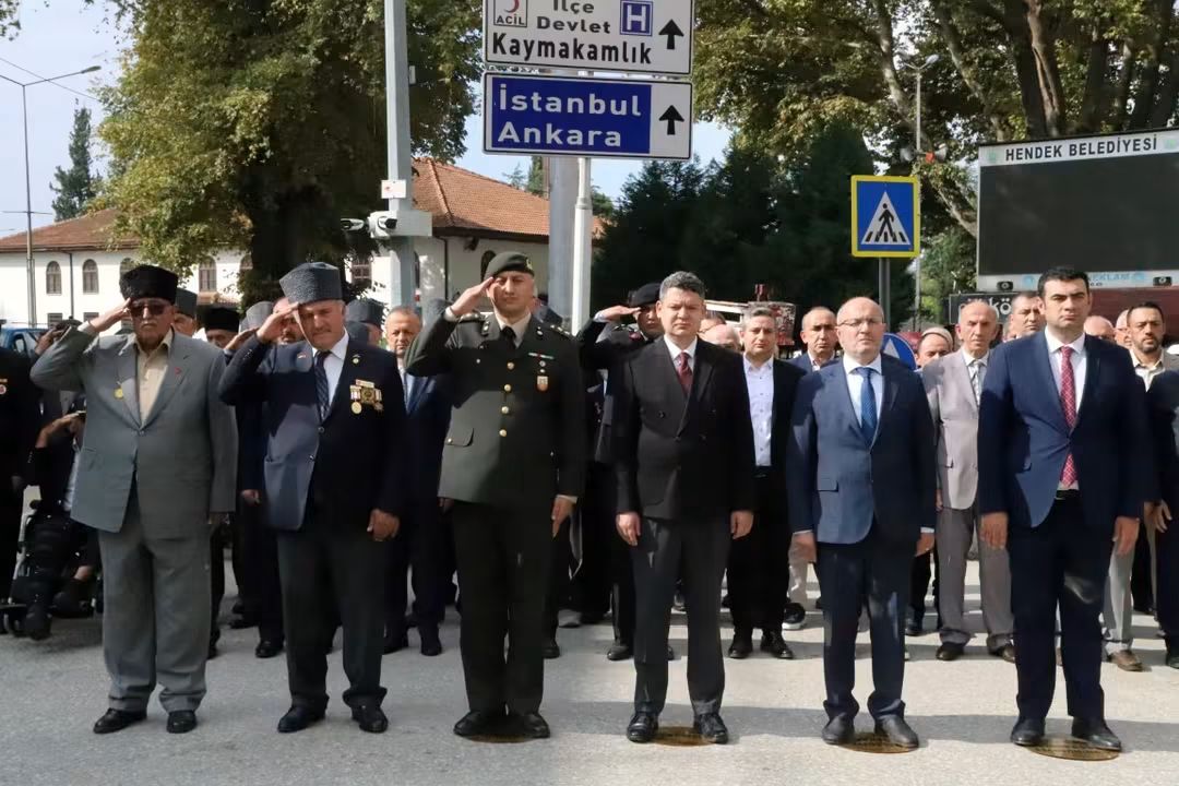 19 EYLÜL GAZİLER GÜNÜ HENDEK’TE TÖRENLE KUTLANDI