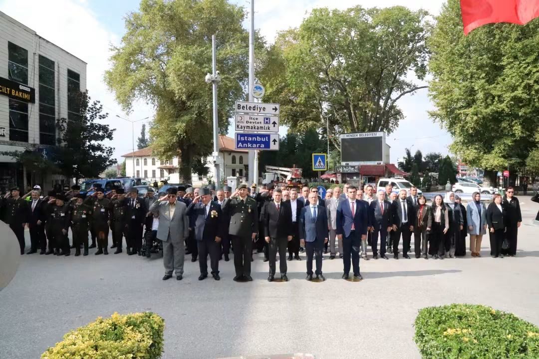 19 EYLÜL GAZİLER GÜNÜ HENDEK’TE TÖRENLE KUTLANDI