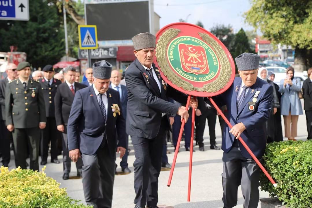 19 EYLÜL GAZİLER GÜNÜ HENDEK’TE TÖRENLE KUTLANDI