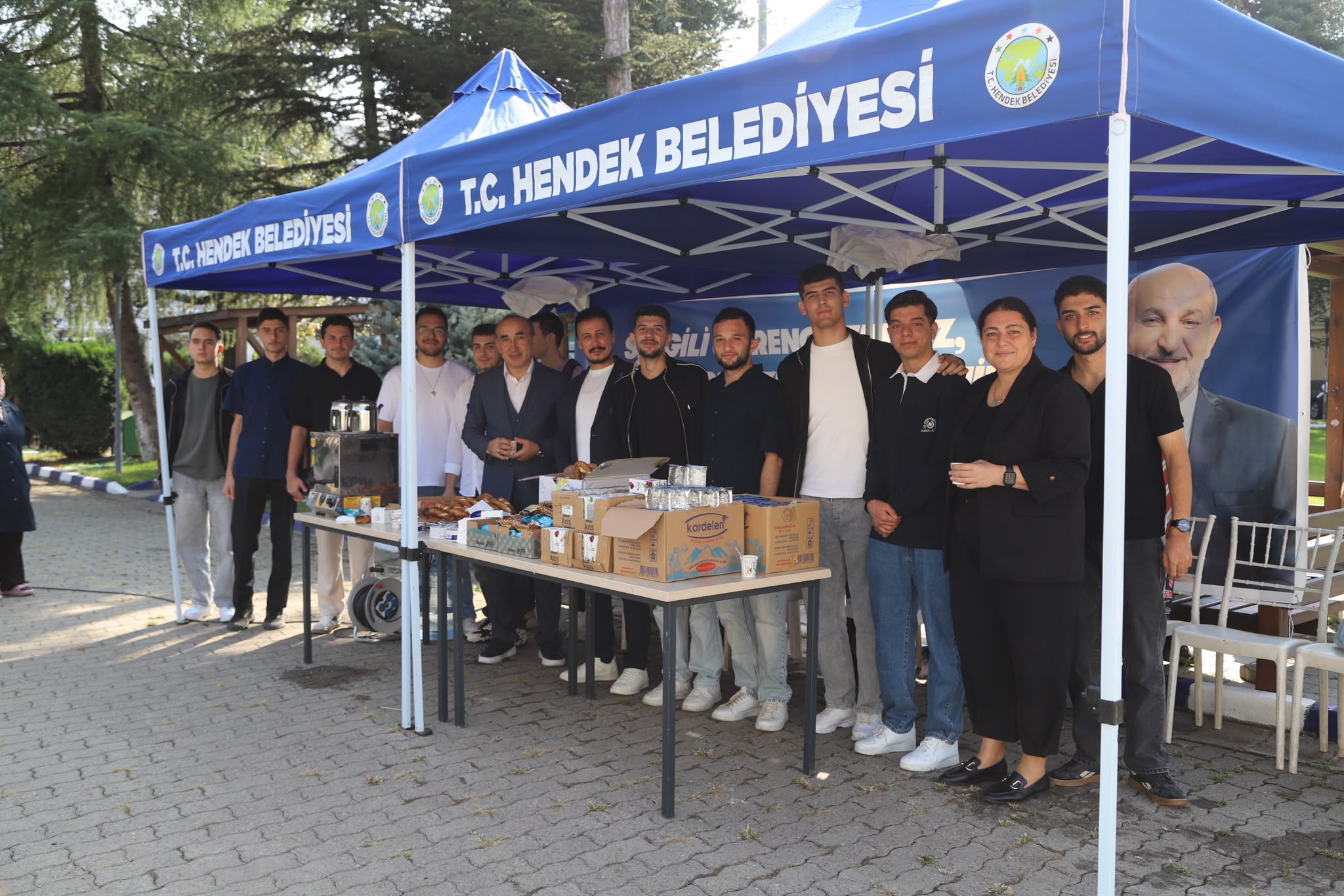 HENDEK BELEDİYESİNDEN ÜNİVERSİTE ÖĞRENCİLERİNE SICAK KARŞILAMA