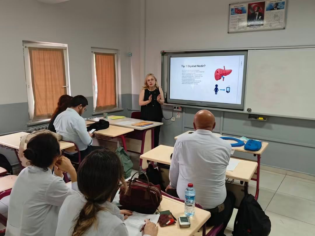 HENDEK ATİKE HANIM LİSESİ ÖĞRETMENLERİNE TİP 1 DİYABET EĞİTİMİ VERİLDİ