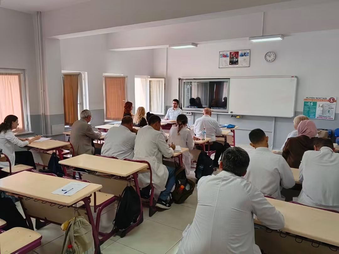 HENDEK ATİKE HANIM LİSESİ ÖĞRETMENLERİNE TİP 1 DİYABET EĞİTİMİ VERİLDİ