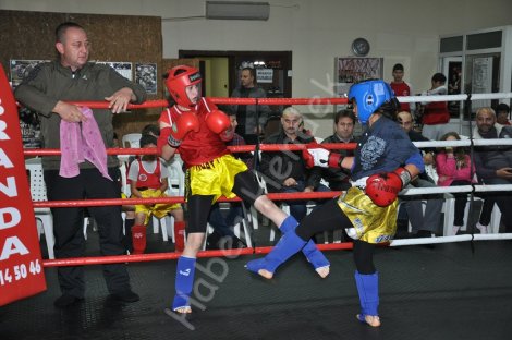 Muay thai sporculari madalyalari topladi