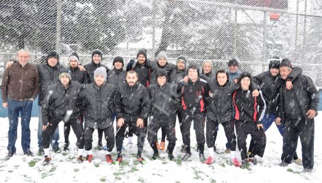 Hendekspor kar yağişi altinda ter atti