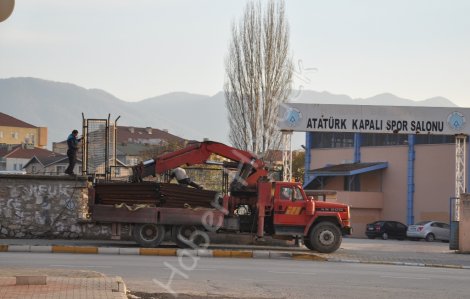 Atatürk stadin duvarlari yikilacak