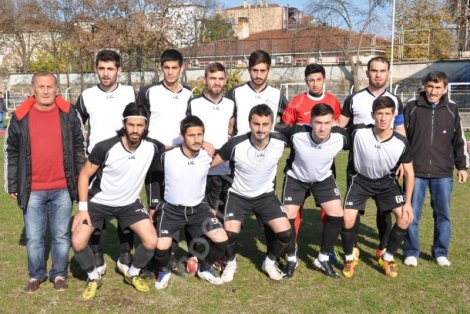 Hendek gençlikspor birer birer eriyor