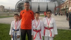 Hendek belediye karate takimindan üç madalya