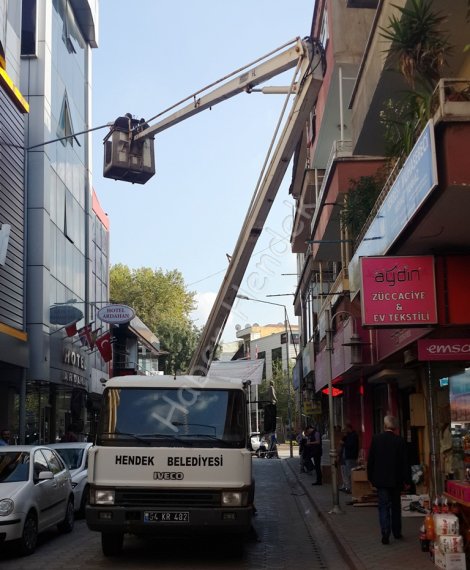 Sedaş’tan esnafin talebine olumlu cevap alparslan türkeş caddesi aydinlatildi