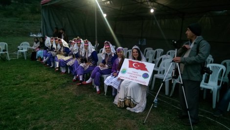 Hendek halk oyunlari ekiplerinden müthiş gösteri