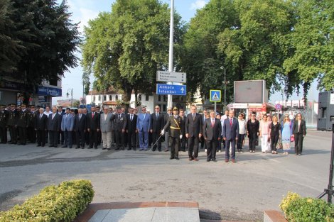 Zafer bayrami hendek’te coşkuyla kutlandi