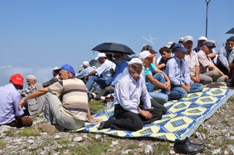 Dikmen mahallesin’de şehitler anildi