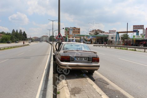 Hendek'te meydana gelen kazada 2 kişi yaralandi