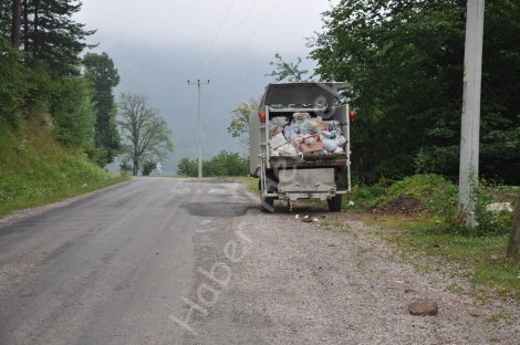 çöp toplama araci hoş geldin tabelasi gibi