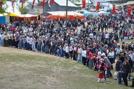 Yaylacilar 106. dikmen yayla şenliğinde buluştu