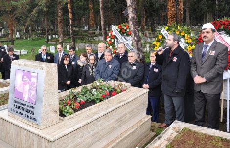 şehit emniyet müdürü gaffar okkan kabri başinda anildi