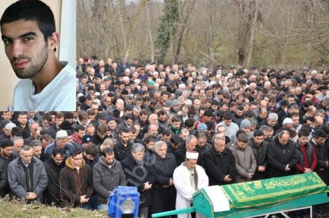 Trafik kazasinda hayatini kaybeden genç toprağa verildi