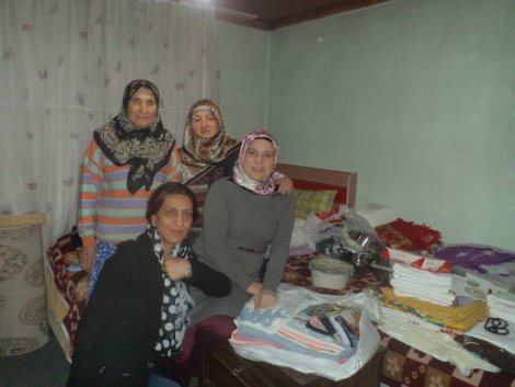 Akp hendek kadin kollarindan çeyiz hediyesi