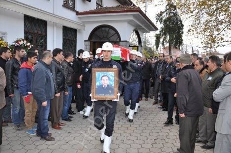 Kocaeli emniyet müdürlüğü eğitim şube müdürü dualarla son yolculuğuna uğurlandi