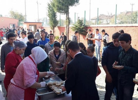 Ticaret meslek lisesi, öğrenci meclisinden aşura ikrami