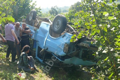 Findik işçilerini taşiyan kamyonet devrildi: 19 yarali