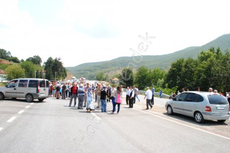 çukurhan köy halki taleplerine cevap gelmeyince çözümü yolu kapatmakta buldular