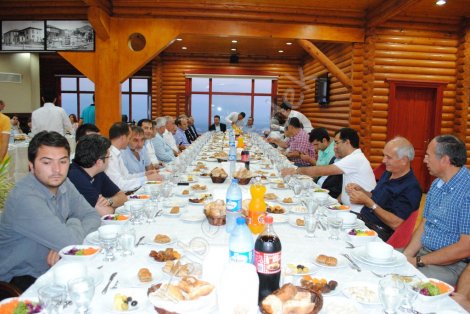 Saühendek myo müdürü prof. dr. ibrahim yüksel, protokole iftar verdi.