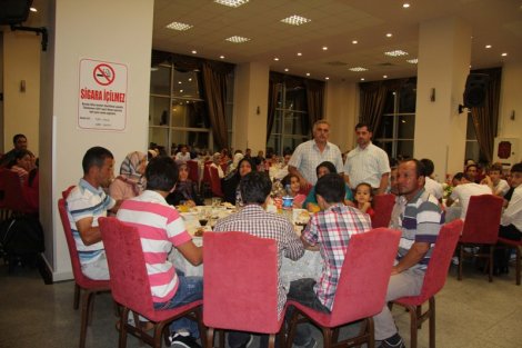 Hendek belediye personeli iftarda buluştu.