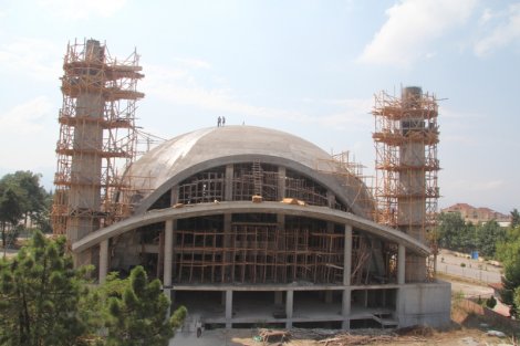 Hendek rasim paşa camii’nin minareleri yükseliyor