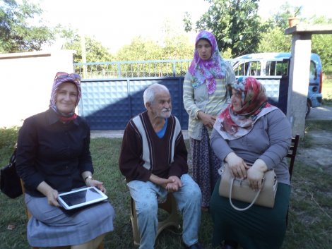 Ak partili kadinlar hasta ziyaretlerini sürdürüyor