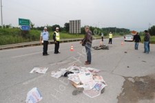 Kamyona çarpan motorsiklet sürücüsü hayatini kaybetti