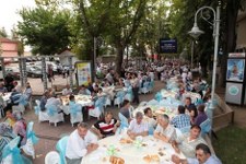 Toçoğlu hendeklilerle iftarda buluştu